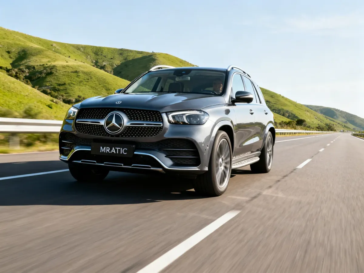 Mercedes GLE jadący po malowniczej trasie