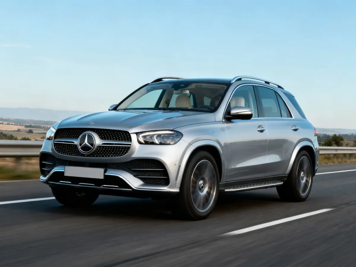 Mercedes GLE jadący spokojnie autostradą