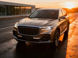 Srebrny Mercedes GLE Coupe w profesjonalnym studiu, podkreślający aerodynamiczną linię nadwozia i nowoczesny design.