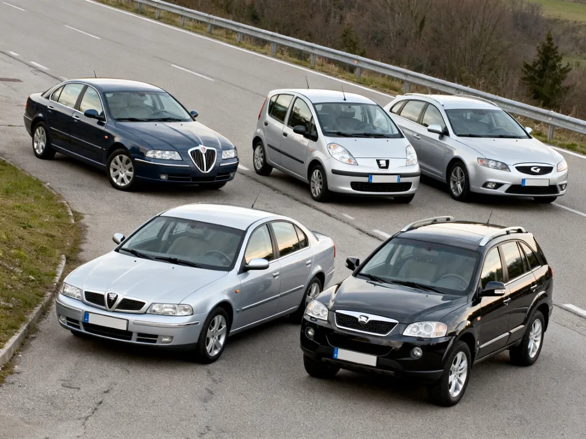 Zestawienie nietypowych samochodów używanych: Lancia Lybra, Peugeot 1007, Seat Exeo i SsangYong Rexton